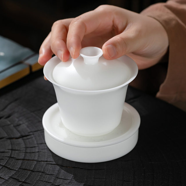 High-end ice-seed plain burnt mutton-fat jade lidded bowl, teapot, coaster, built-in water tea bucket, tea accessories and supplies