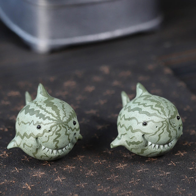 Creative handmade purple sand tea pet, small shark melon, watermelon, shark ornaments, tea tray, desktop decorations, exquisite tea sets