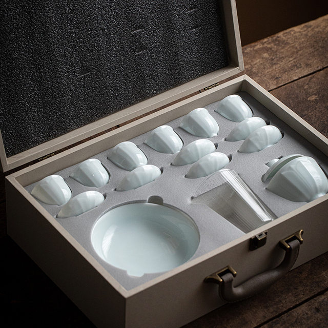 High-end Yingqing porcelain covered bowl tea cup office special light luxury Kung Fu tea set for drinking tea 2026 new style