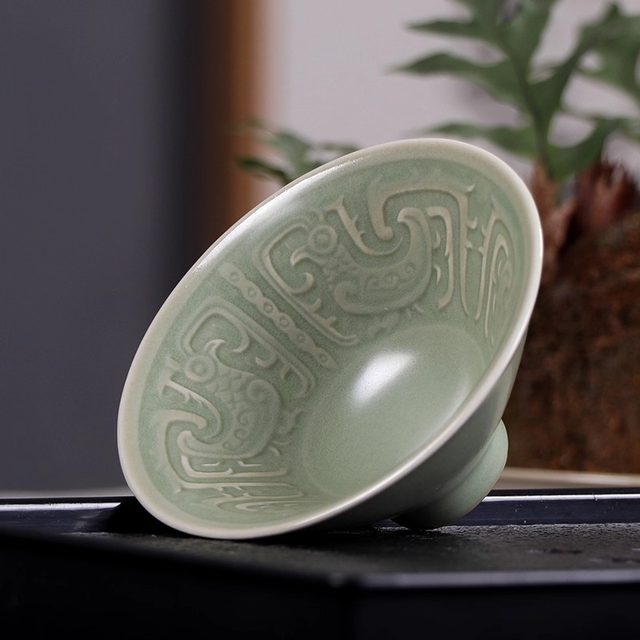 Longquan celadon high-end relief feng shui cylinder cup master cup high-end ceramic personal dedicated kung fu small tea cup single cup