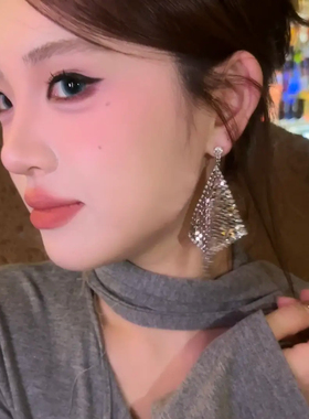 流光魔毯鳞片小方巾耳环女