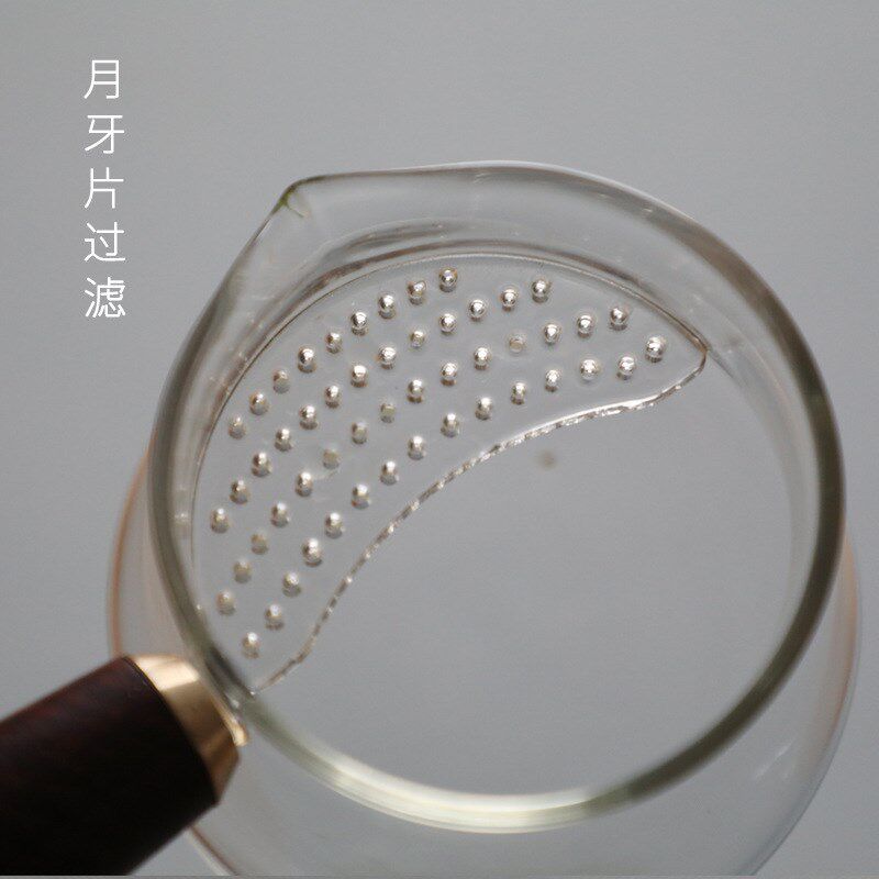 Wooden handle side crescent piece fair cup thickened glass high borosilicate male cup tea divider U filter tea sea Kungfu tea set