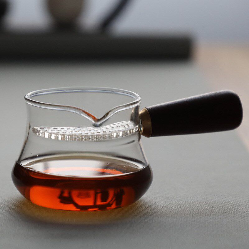 Wooden handle side crescent piece fair cup thickened glass high borosilicate male cup tea divider U filter tea sea Kungfu tea set