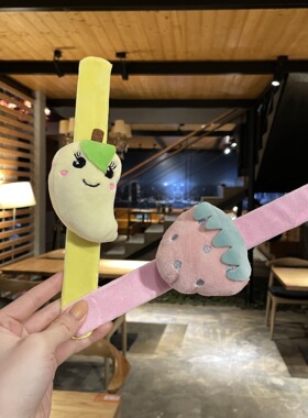 儿童啪啪圈卡通毛绒公仔情侣手环创意装饰品节日发饰婚庆小礼品