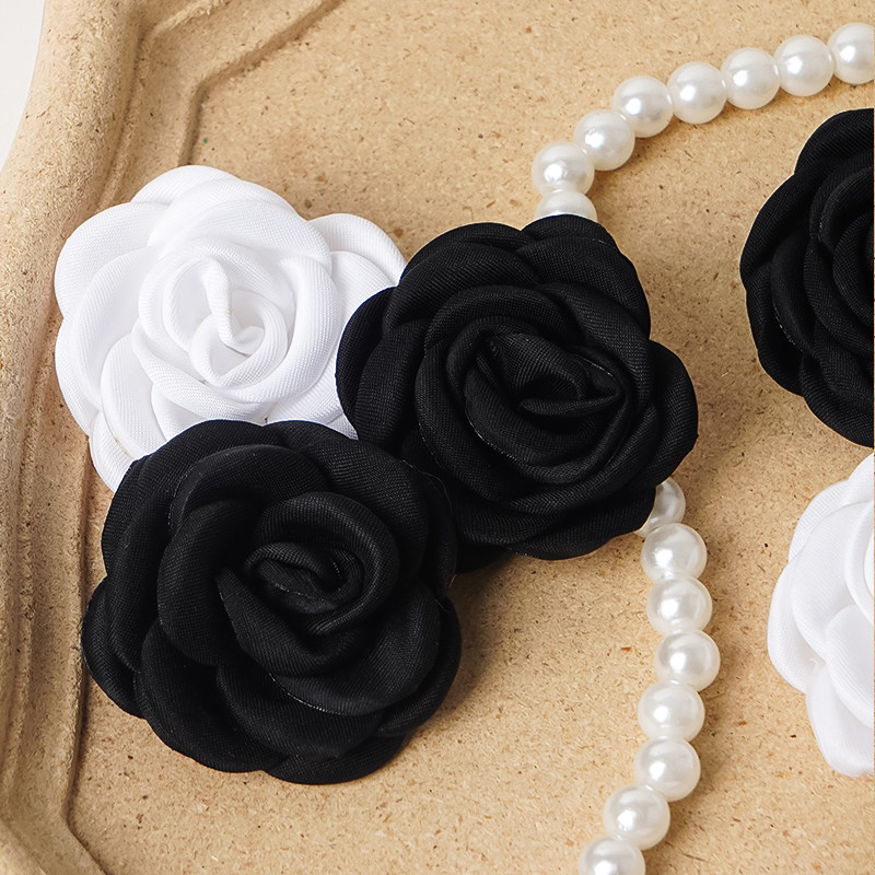 2024情人节蛋糕装饰品仿真山茶花摆件黑白高级感花朵女神生日插件