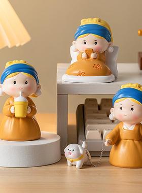 可爱治愈系戴珍珠耳环少女摆件办公室桌面工位装饰送女孩生日礼物