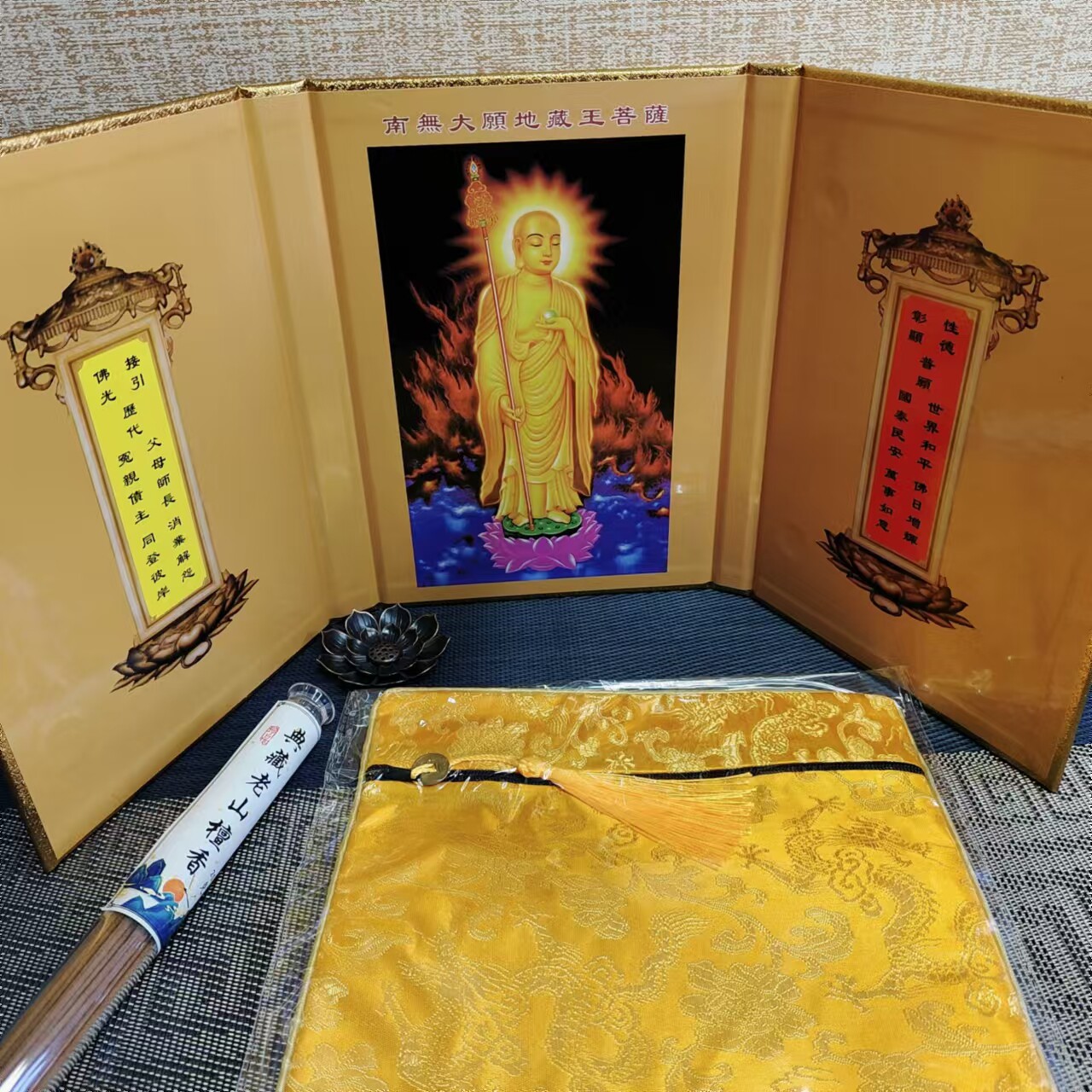 地藏菩萨圣像屏风摆件三扇可折叠小屏风32开桌面携带书皮佛堂用品,淘宝优惠券,粉丝福利购,淘宝优惠卷