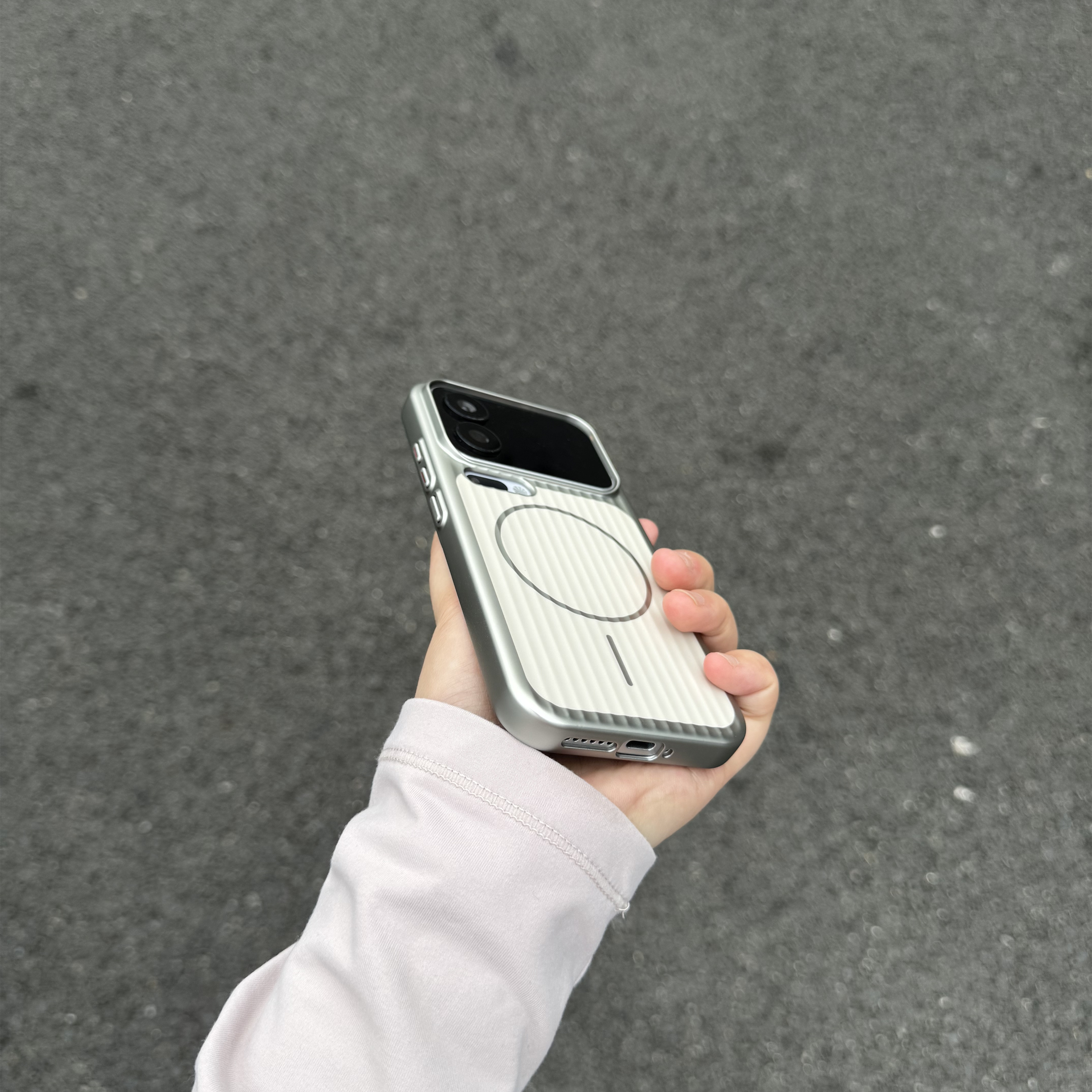 太空银色钛盾磁吸适用小米17promax手机壳iPhone17PM瓦楞纹17PRO金属漆iP16/15Pro独立按键轻薄新款全包硬壳 - 图2