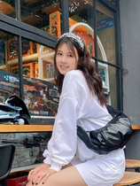 Flower and teenager Zhao Zhaoyi Luo to Tong Tongtong Brands SQUAREline Bean Pod Pack Women Horn Commuter Bag