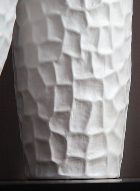 Darchin现代简约雕刻蜂巢陶瓷白色不规则花器样板房展厅客厅餐厅