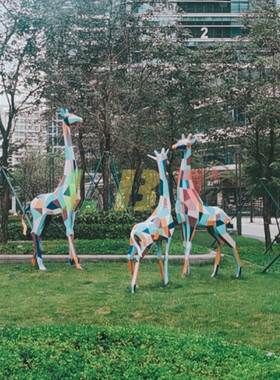 热销玻璃钢彩绘长颈鹿群雕塑草坪林园绿地景观仿真动物鹿