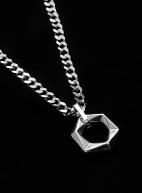 男潮嘻哈高级感古巴链几何吊坠钛钢项链男款挂饰锁骨链女生配饰品