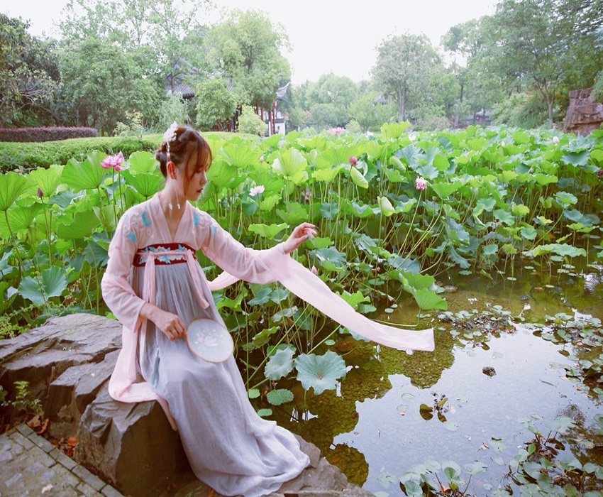 古装出租成人礼毕业摄影唐朝超仙飘逸齐胸襦裙旅游写真汉服节走秀-图3