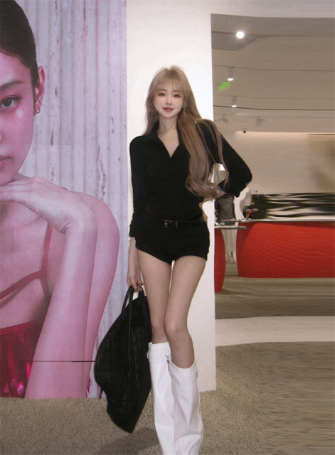 Loose and slim black long-sleeved temperament