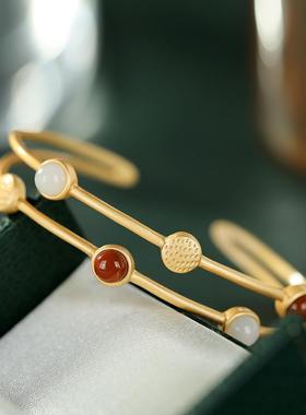 新中式古法金手镯女红色珐琅复古高级感简约白玉小众设计开口镯子