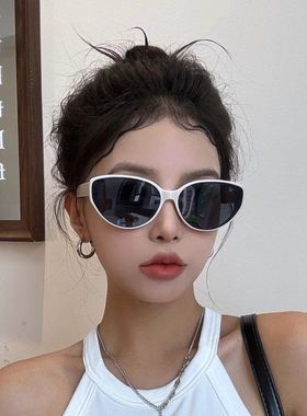 2026新款米白色猫眼墨镜女旅游遮阳防强光高级感拍照出片太阳眼镜