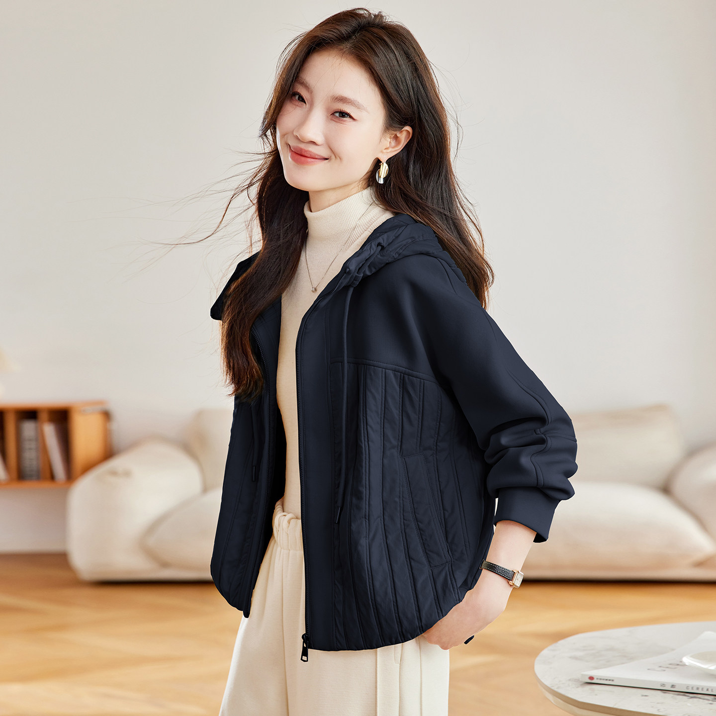 白色连帽卫衣女新款2025爆款时尚洋气女款秋季宽松慵懒风女士外套