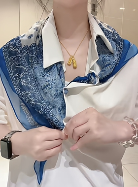 法式蓝花丝巾搭配衬衫新款氛围