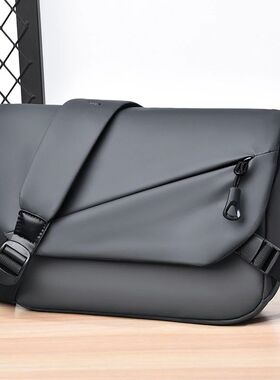 Trendy and minimalist men's outdoor tactical waterproof men'