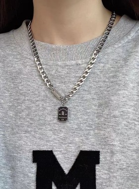 不掉色项链洗澡可戴女叼小刀猫咪项链钛钢不掉色小众简约创意