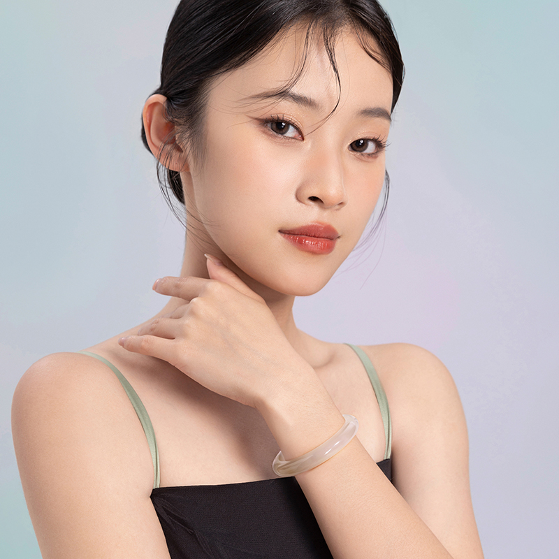 周六福香槟金玉髓手镯宽条新中式高贵国风节日礼物送妈妈送女生 - 图2