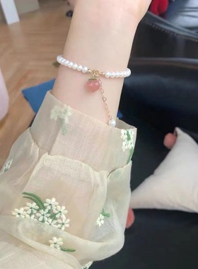 珍珠水蜜桃手链女气质小众设计ins风手串送闺蜜礼物小众设计款