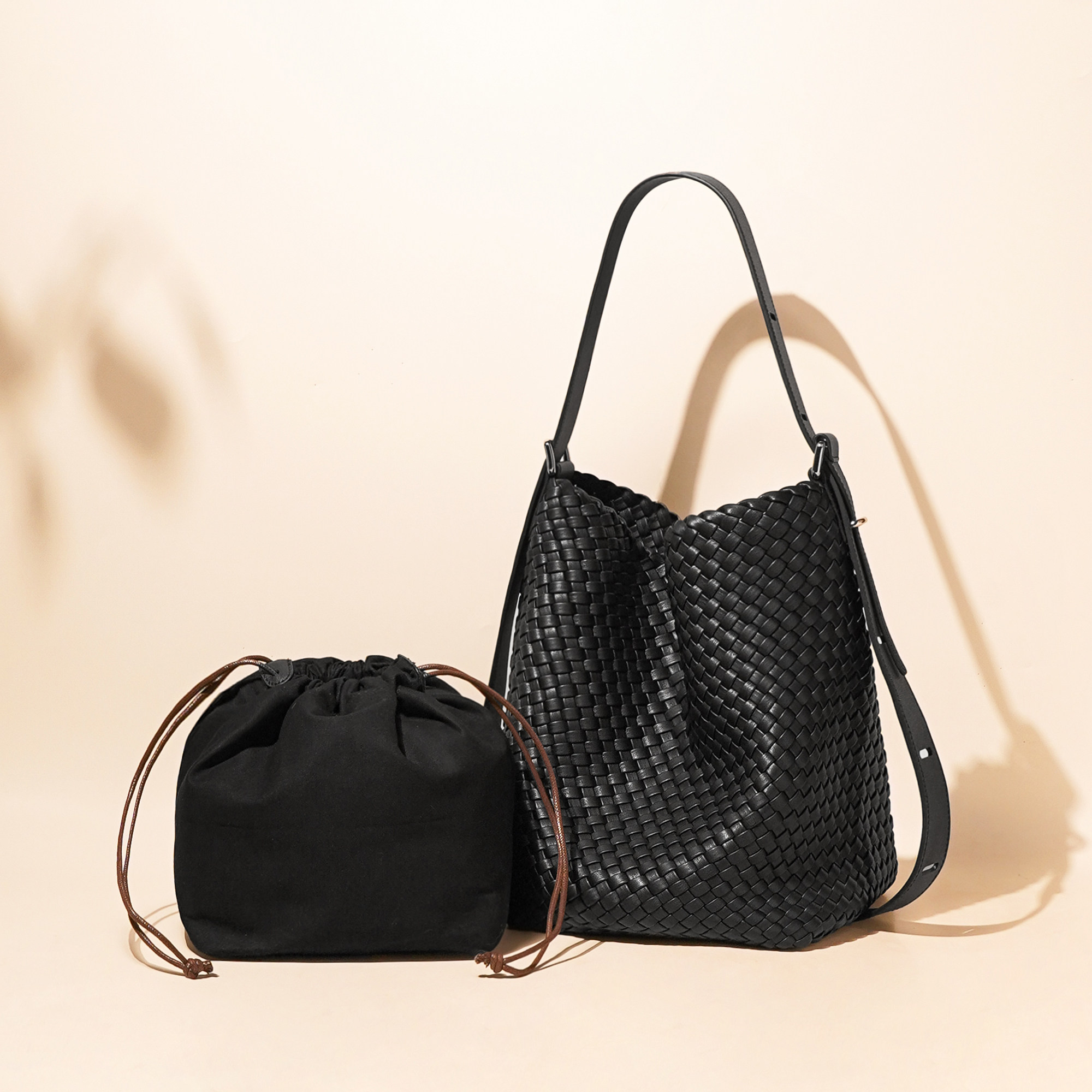 牛皮水桶包爆款女包慵懒风轻奢大容量通勤包时尚高级感单肩斜挎包,淘宝优惠券,粉丝福利购,淘宝优惠卷