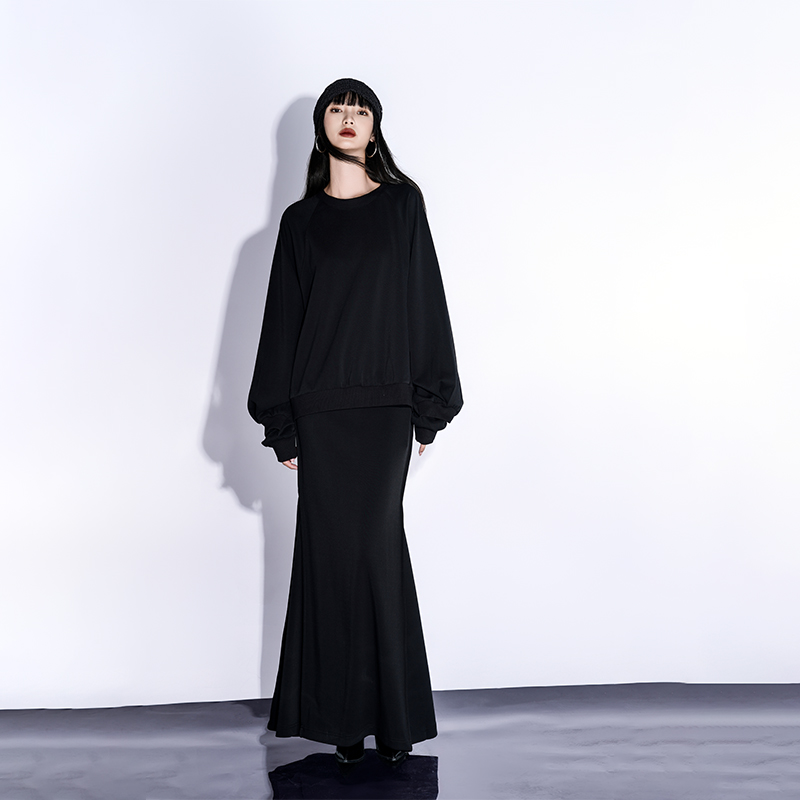 LOUZING鱼尾裙半身裙秋冬2025新款黑色圆领卫衣慵懒风套装晚礼服 - 图3