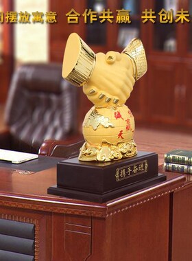 新品合作共赢握手摆件老板办公室桌面装饰工艺品公司开.业乔迁商