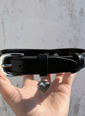 爱心吊坠黑色皮带扣铆钉choker
