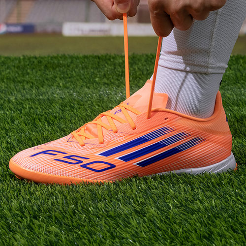 阿迪达斯 （adidas）足球鞋男26春季新款f50中端人造草TF碎钉鞋 - 图1