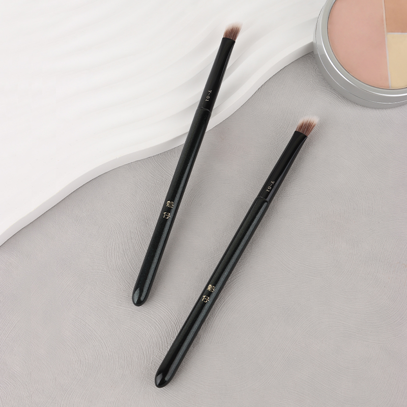 魅仔Y51小熨斗遮瑕刷三角提亮高光刷黑眼圈泪沟无痕遮暇化妆刷子 - 图3