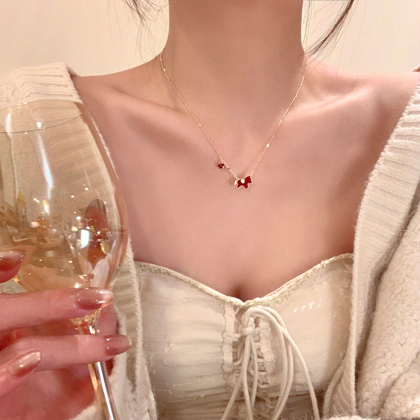 新年红色滴油金边小马项链女轻奢高级感锁骨链配饰气质毛衣链颈链,淘宝优惠券,粉丝福利购,淘宝优惠卷