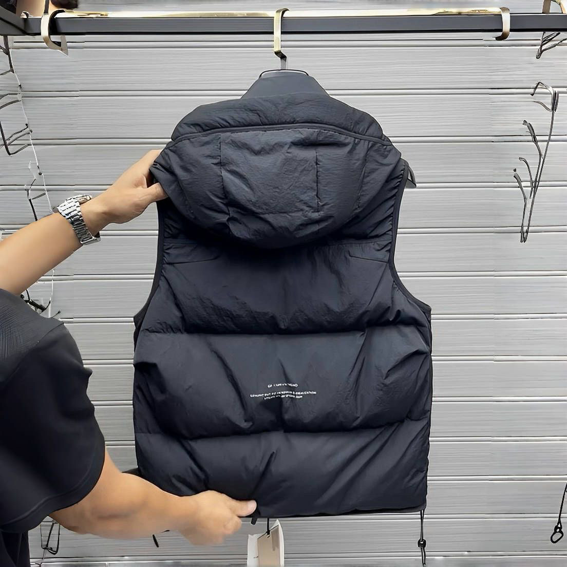 羽绒马甲男2024年秋冬季新款时尚休闲连帽百搭保暖舒适个性字母潮,淘宝优惠券,粉丝福利购,淘宝优惠卷