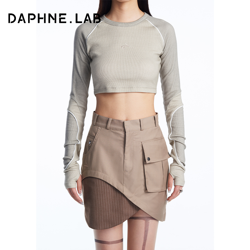 DAPHNELAB 25FW曲线拼接短款上衣插肩机能运动风长袖T恤 - 图0