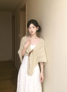 2025新款三角针织披肩女外搭秋冬季高级感配裙子两用围巾开衫外套