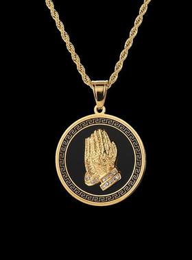 极速时尚复古金色长款项链钛t钢圆牌双佛手吊坠项链HIPHOP嘻哈饰