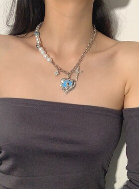 新品镶钻蓝色爱心项链女千禧风潮ins小众设计R嘻哈珍珠十字架拼接