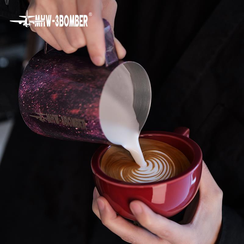 MHW-3BOMBER轰炸机星空拉花缸 专业咖啡打奶缸不锈钢圆嘴拉花缸杯 - 图0