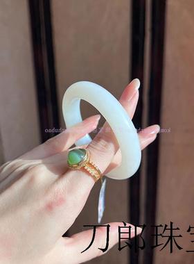 高端和田玉色羊脂白玉圆条手镯少女款扁条宽版玉镯新疆玉镯子贵妃