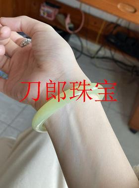 精选新疆若羌黄玉圆条手镯和田玉色黄口料鸡油黄玉镯子女款送礼物