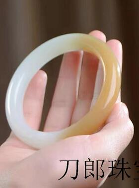 高端新疆和田玉圆条糖羊脂白玉手镯胖圆条镯子女款半糖半白手镯货