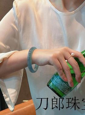 纯天然库里蓝高端玛瑙正圈冰透青蓝浅蓝浅灰玉髓手镯子女神轻奢款