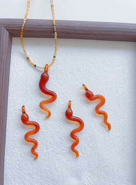 孤品!灵蛇串珠琉璃项链个性2026新款蛇年吊坠原创设计毛衣链动物