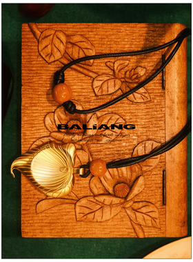 BALIANG「捌樑」颂 'eulogy' 金属液态感马蹄莲吊坠串珠皮绳项链