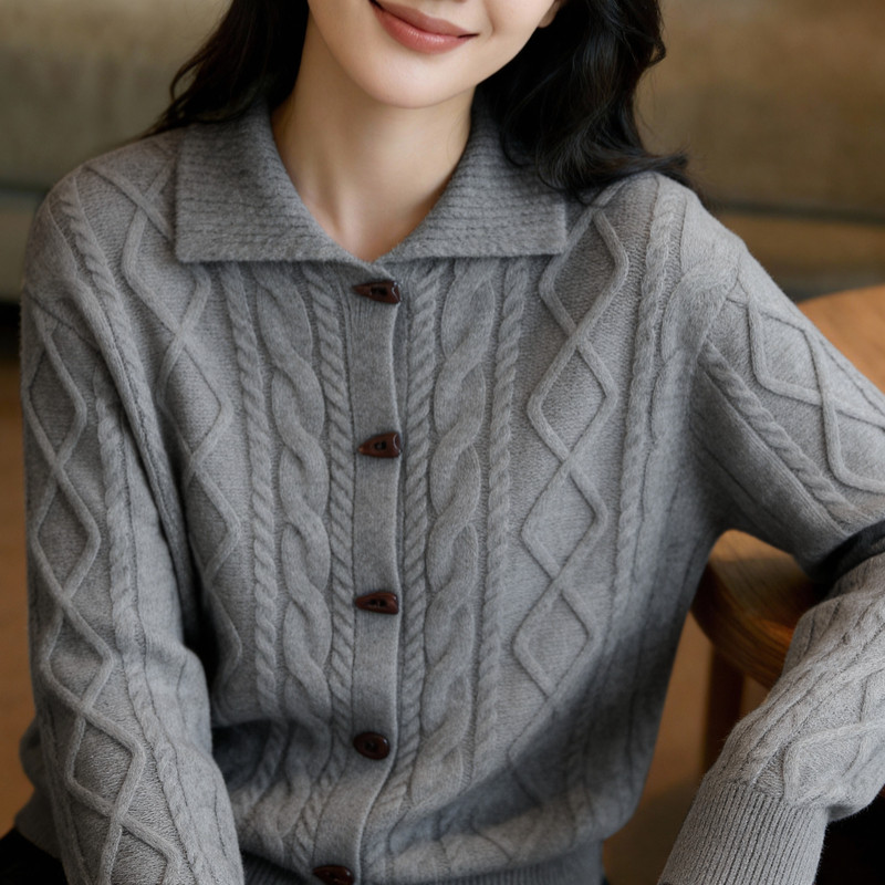 Basic House/百家好翻领绞花毛衣女冬新款纯色牛角扣开衫宽松外套,淘宝优惠券,粉丝福利购,淘宝优惠卷