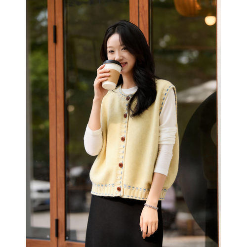 百家好休闲针织马甲春季新款撞色包边外搭小坎肩纽扣毛衣背心马夹 - 图1