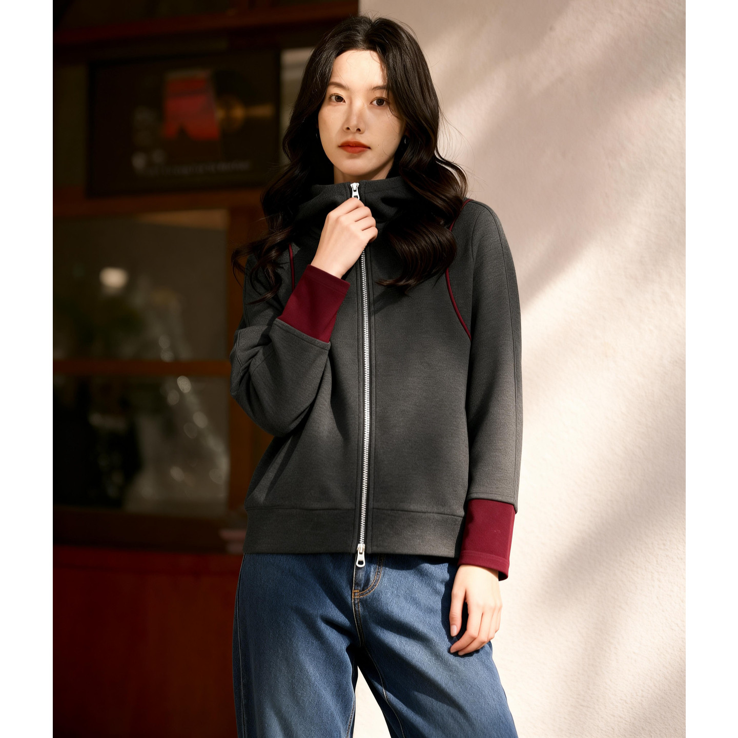 Basic House/百家好连帽撞色拉链设计短款卫衣女秋冬保暖百搭外套,淘宝优惠券,粉丝福利购,淘宝优惠卷