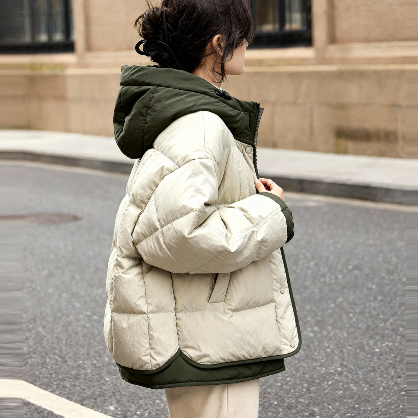 Basic House/百家好连帽撞色鸭绒羽绒服女款冬季保暖百搭短款外套 - 图2