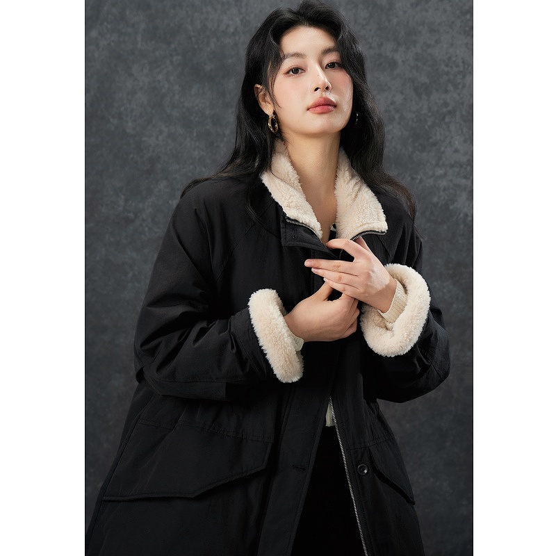 Basic House/百家好毛绒翻领羽绒服冬季轻薄抽绳收腰中长款派克服